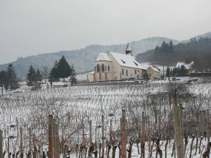 Location de vacances - Gîte à Dambach-la-ville - chapelle au milieu des vignes sous la neige