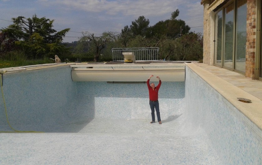 Location de vacances - Villa à Grasse - La grande piscine lorsqu'elle est vide!