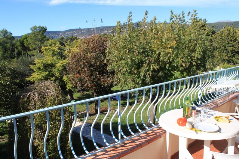 Location de vacances - Villa à Grasse - Le balcon au premier étage