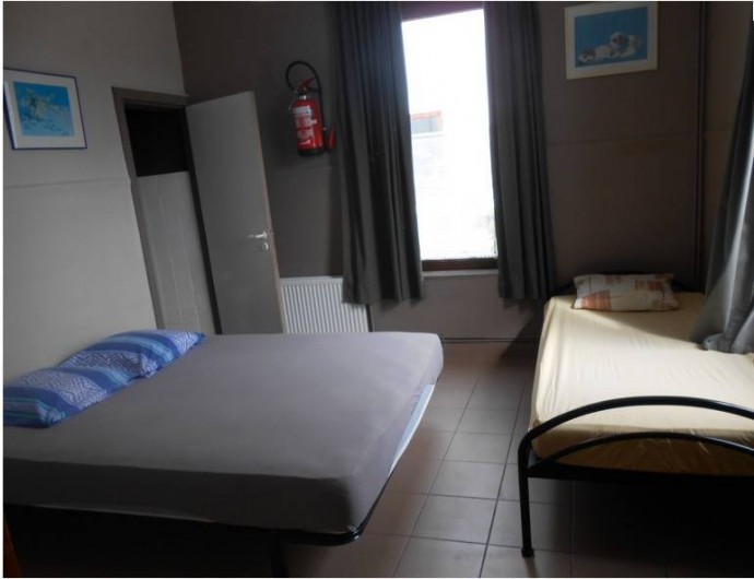 Location de vacances - Gîte à Dinant - Les petites chambres  de 2 à 4 personne ont un lit double