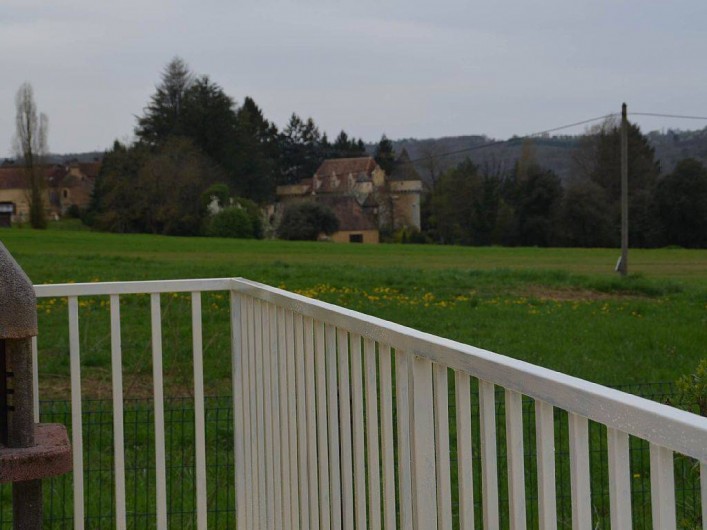 Location de vacances - Gîte à Prats-de-Carlux - Vue sue le chateau du Sirey