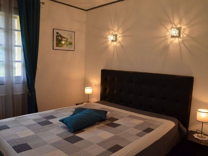 Location de vacances - Gîte à Prats-de-Carlux - Chambre avec lit de 160 (literie en excellent état)