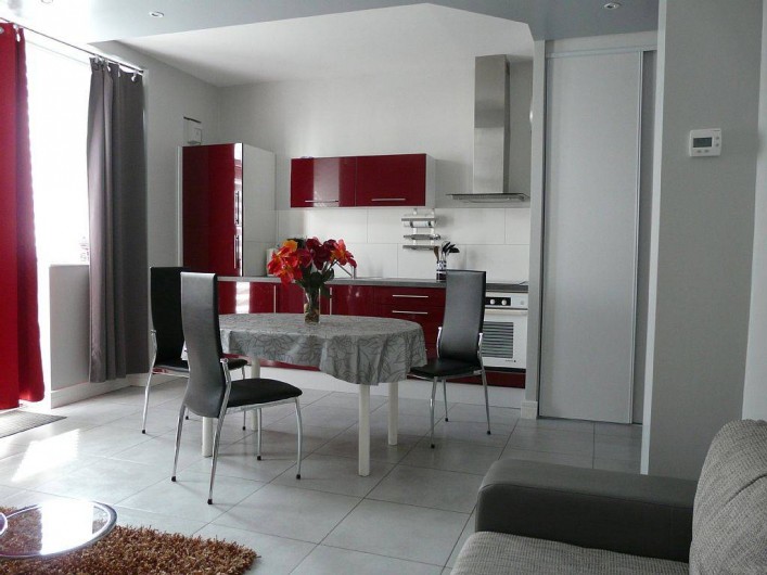 Location de vacances - Appartement à Saint-Malo - four, micro-ondes, frigo avec case congel, lave vaiss, lave ling