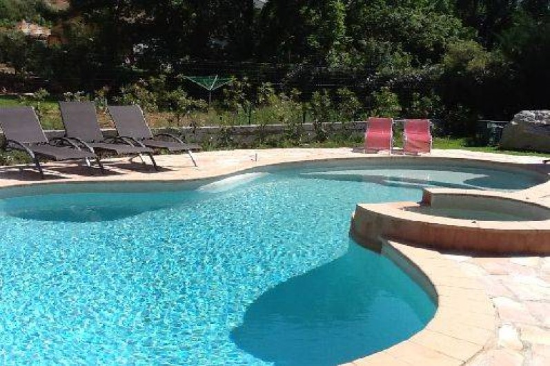 Location de vacances - Villa à Lorgues -  trés belle piscine chauffée  avec jacuzzi 