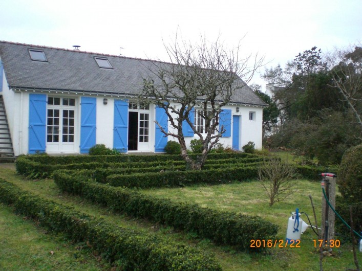 Location de vacances - Villa à Carnac - Façade principale donnant sur le jardin en hiver