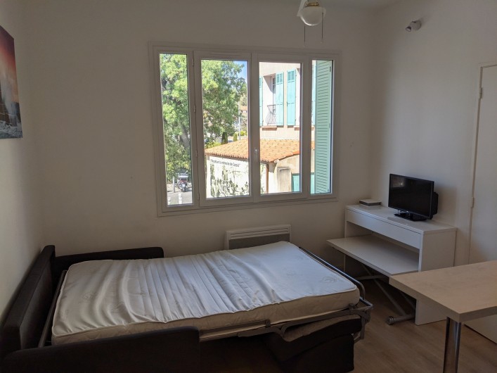 Location de vacances - Appartement à Cassis - lit du salon ouvert