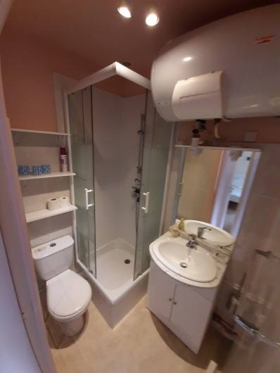 Location de vacances - Appartement à La Bourboule - salle de bain