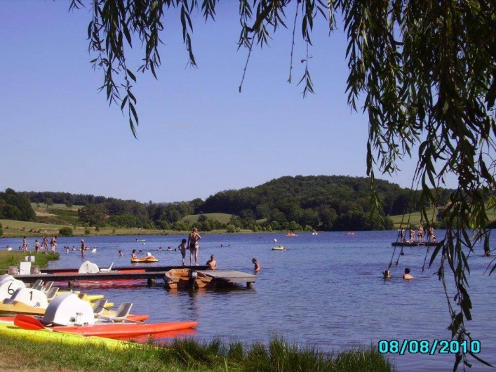 Location de vacances - Gîte à Florentin-la-Capelle - Las de Montézic-St Gervais (baignade, pédalos, pêche)