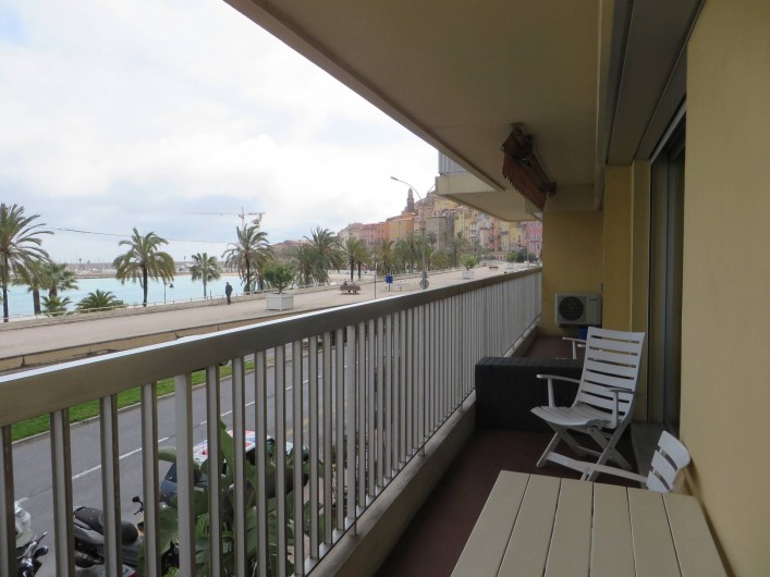 Location de vacances - Appartement à Menton - terrasse avec vue sur mer