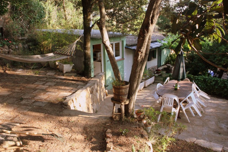 Location de vacances - Maison - Villa à Pietrosella - Cabanon de 38m² sur terrain arboré sans vis à vis.