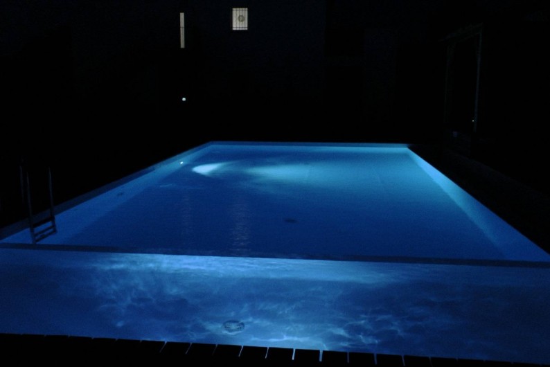 Location de vacances - Appartement à Porto-Vecchio - La piscine, de nuit...