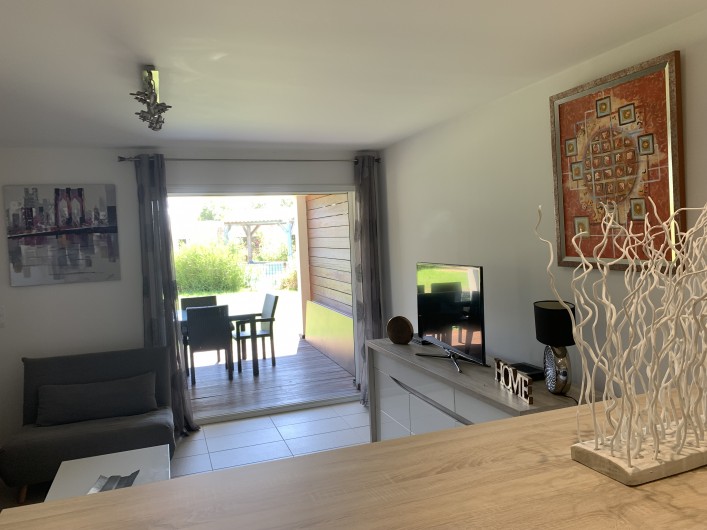Location de vacances - Appartement à Porto-Vecchio - Cala Ross' Appart - Pièce à vivre climatisée