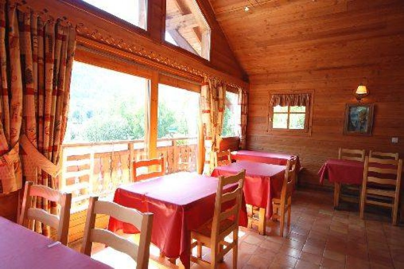 Location de vacances - Chalet à La Salle-les-Alpes - Salle à manger avec balcon