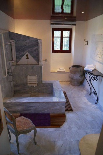 Location de vacances - Villa à Kassiopi - Villa Alexia. La salle de bains.