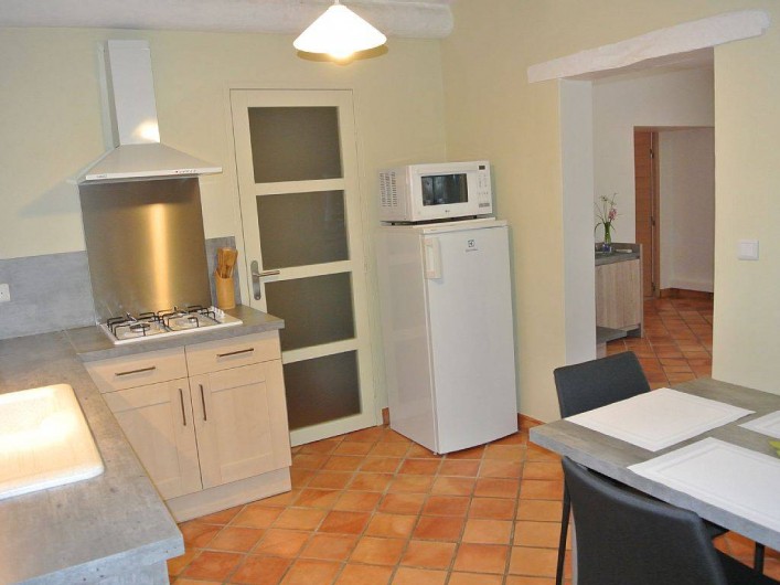 Location de vacances - Appartement à Caderousse - Petit réduit de rangement et accès au WC indépendant