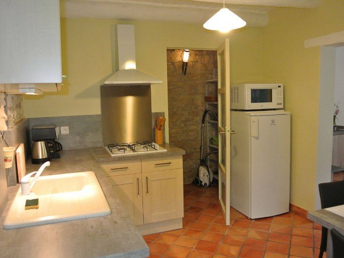 Location de vacances - Appartement à Caderousse - La cuisine intégrée