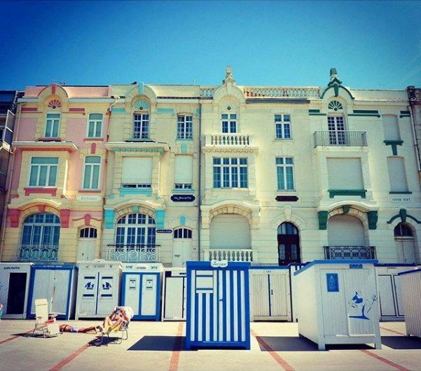 Location de vacances - Gîte à Widehem - Face à la mer, les belles façades des villas de la digue de Wimereux