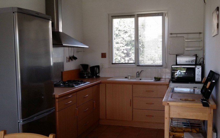 Location de vacances - Appartement à Fréjus Plage - cuisine américaine aménagée
