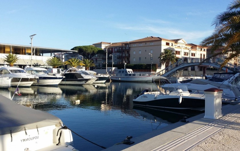 Location de vacances - Appartement à Fréjus Plage - port et casino de fréjus a 500 m