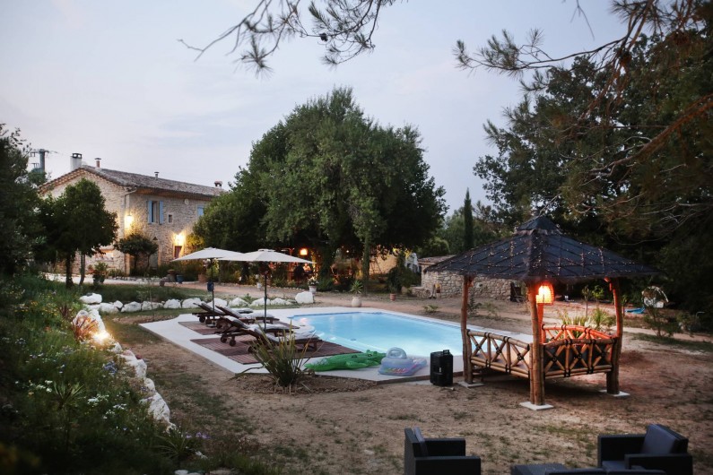 Location de vacances - Chambre d'hôtes à Aigremont - Le Mas et sa piscine