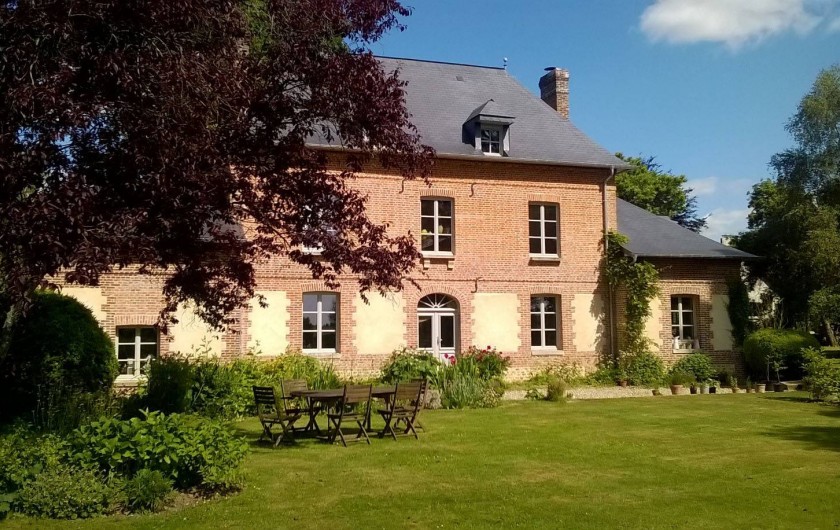 Location de vacances - Chambre d'hôtes à Bois-Guilbert - Gentilhommière XIXème classée Fondation du Patrimoine Façade sud côté parc