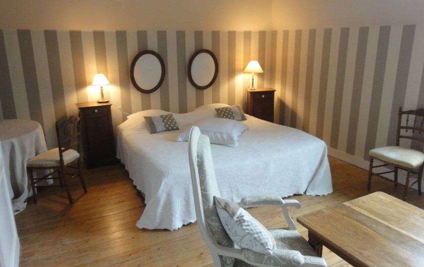 Location de vacances - Chambre d'hôtes à Bois-Guilbert - La chambre d'Hôtes de Pétronille dans l'aile ouest au 1er étage