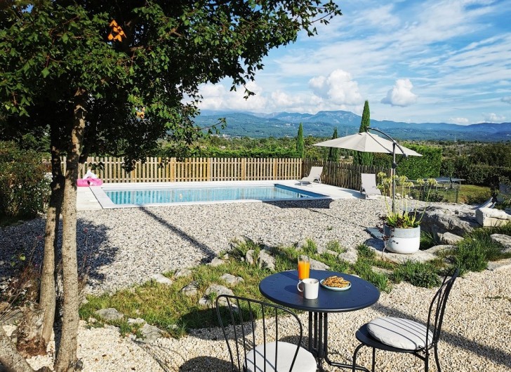 Location de vacances - Villa à Labeaume - pause détente à la piscine privative au gïte