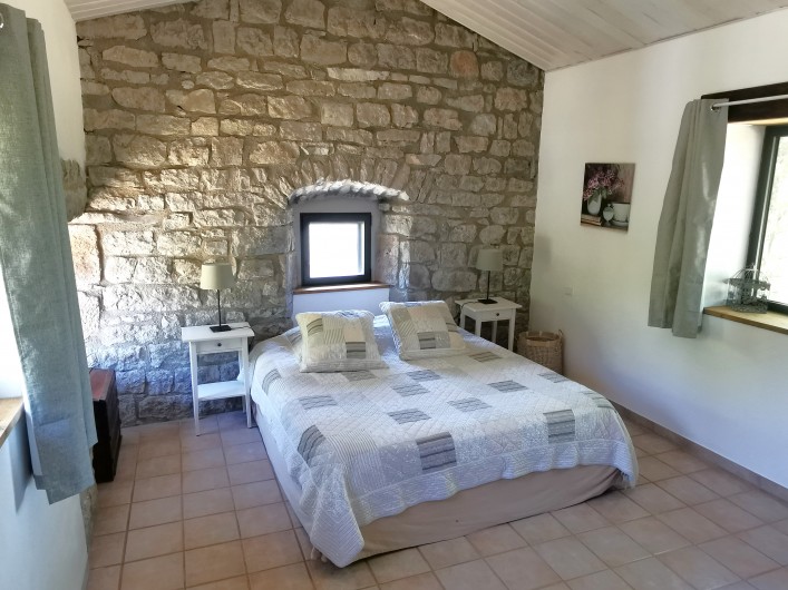 Location de vacances - Villa à Labeaume - Chambre 1 avec son lit en 180X200