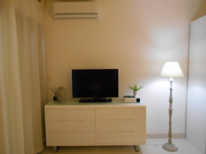 Location de vacances - Appartement à Marigot - Salon avec TV, satellite, WI FI et climatisation