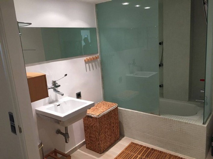 Location de vacances - Appartement à Salou - Salle de bain et WC avec accès chambre parents