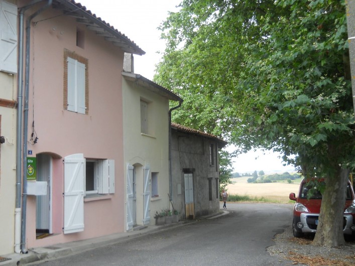 Location de vacances - Maison - Villa à Aignes - stationnement en face du gîte