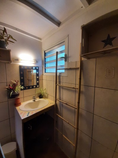 Location de vacances - Gîte à Saint-Leu - salle de bain bungalow soleil