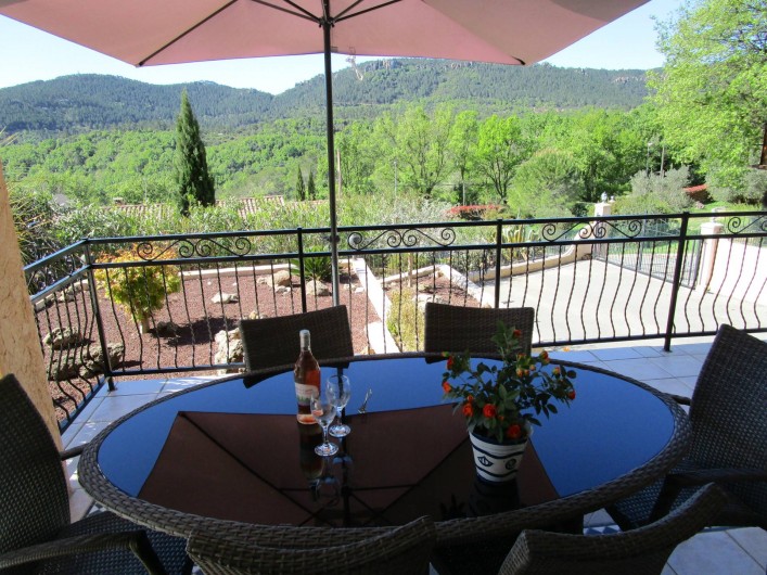 Location de vacances - Villa à Bagnols-en-Forêt - Vue du terrasse