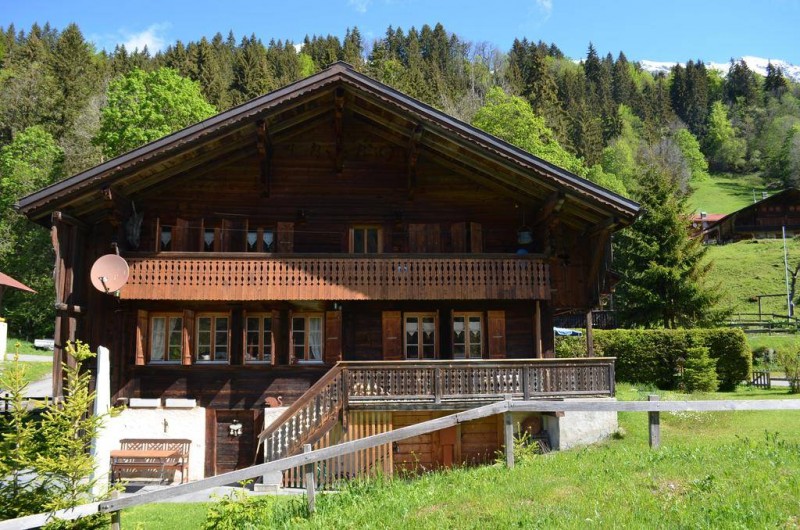 Location de vacances - Chalet à Les Diablerets - Chalet la Croisée en été (sud)