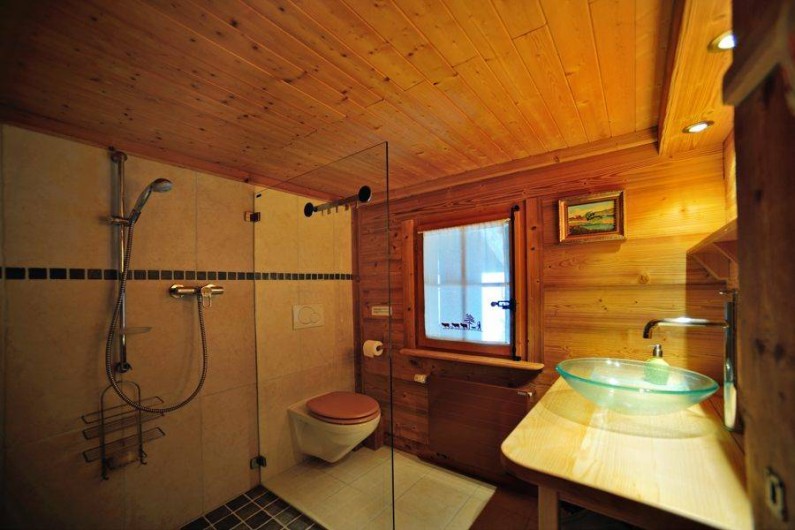 Location de vacances - Chalet à Les Diablerets - Salle de bain au 1er étage
