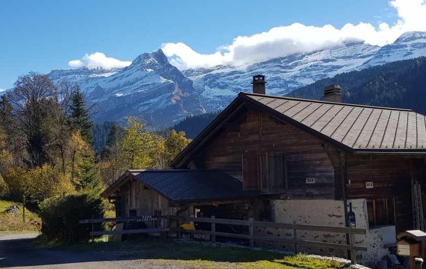Location de vacances - Chalet à Les Diablerets - Chaîne des Diablerets vue de l'arrière du chalet