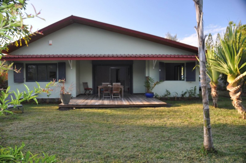 Location de vacances - Villa à Saint-Gilles les Bains - facade avant de la maison