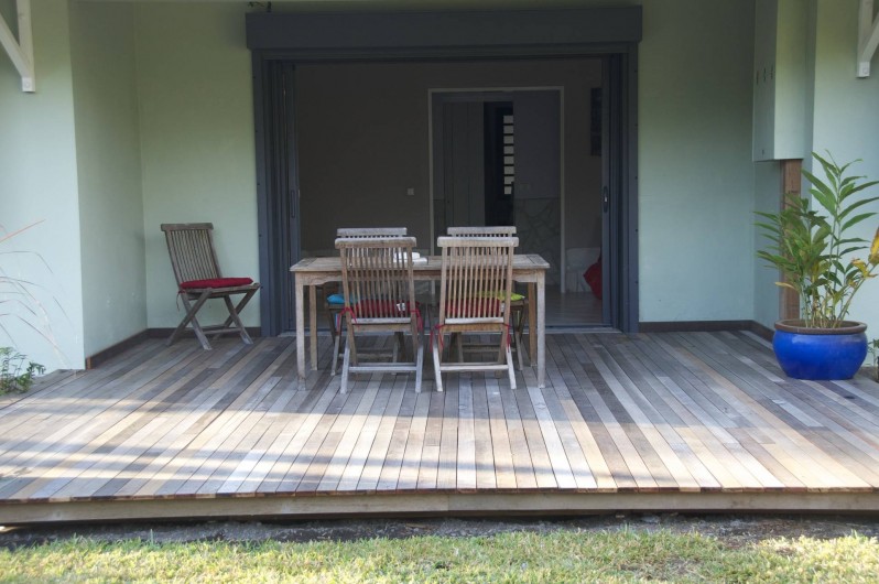 Location de vacances - Villa à Saint-Gilles les Bains - terrasse avant