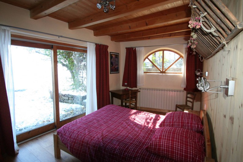 Location de vacances - Chalet à Puy-Saint-Vincent - Chambre coté jardin