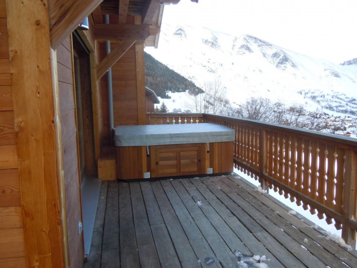 Location de vacances - Appartement à Saint-Sorlin-d'Arves - terrasse  exposée sud communiquant sur salle à manger et cuisine