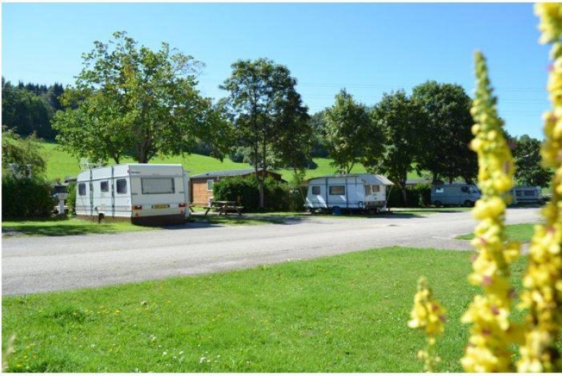 Location de vacances - Camping à Les Hôpitaux-Neufs - camping