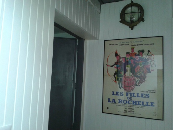 Location de vacances - Appartement à La Rochelle - Palier entre l'ascenseur et l'entrée de l'appartement