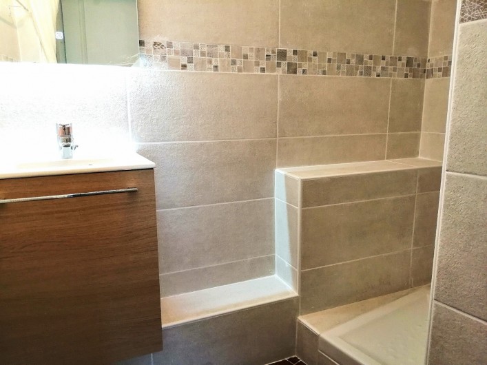 Location de vacances - Gîte à Eus - Salle d'eau gîte Bleu