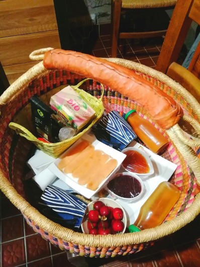 Location de vacances - Gîte à Eus - Petit déjeuner pour les vacanciers en chambre d'hôtes