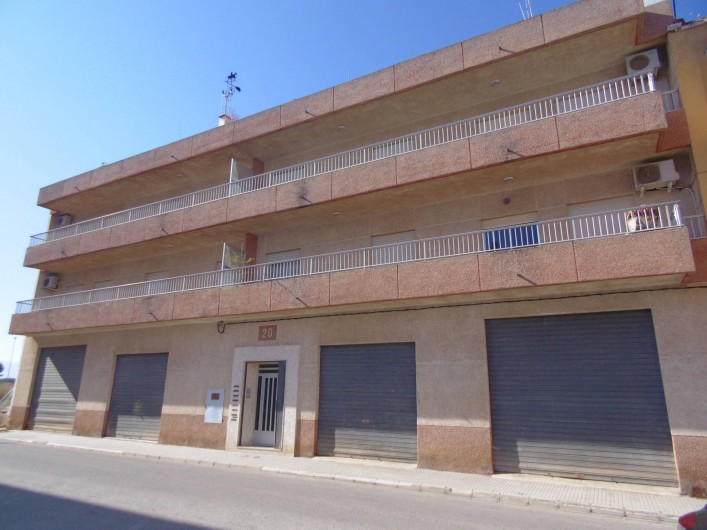 Location de vacances - Appartement à Valence - immeuble avec terrasse  350m2 au 3iéme étage 4 appartement  garages au redc