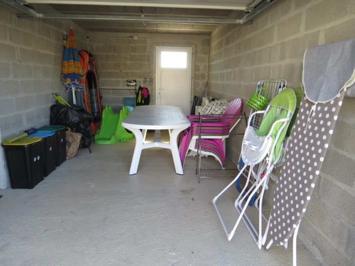 Location de vacances - Villa à Treffiagat - Garage avec mobilier extérieur et jeux à disposition