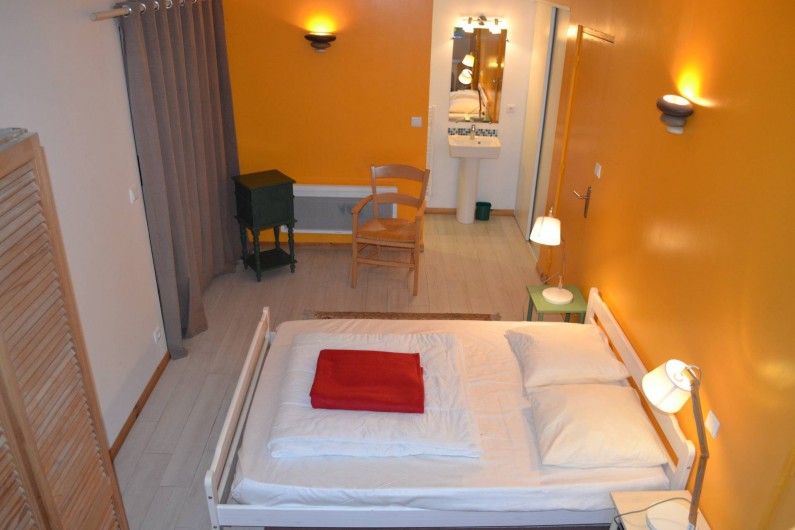 Location de vacances - Gîte à La Baconnière - Chambre rez-de-chaussée avec salle de douche attenante