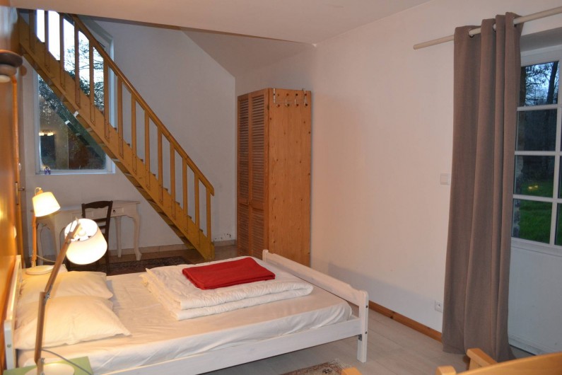 Location de vacances - Gîte à La Baconnière - Chambre rez-de-chaussée avec salle de douche attenante et mezzanine