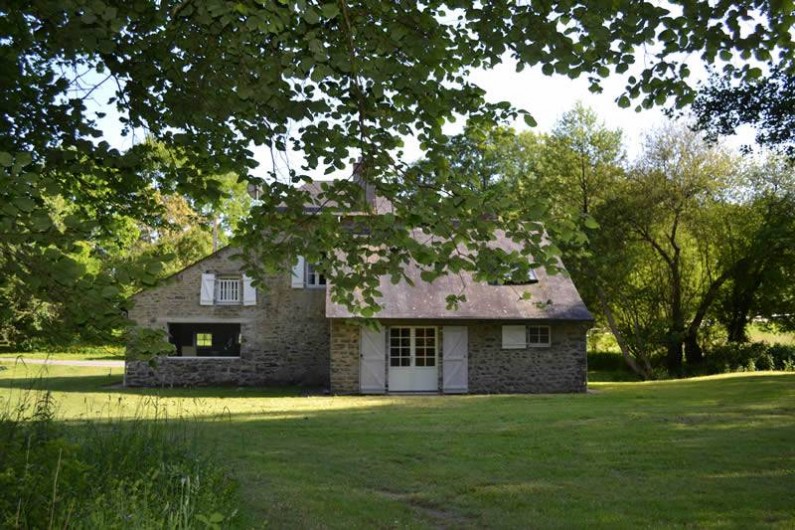 Location de vacances - Gîte à La Baconnière - Parc et vue arrière de la grande île de la Poupardière