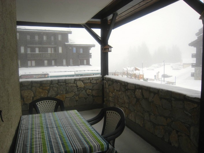 Location de vacances - Appartement à Valmorel - Terrasse jour de neige....